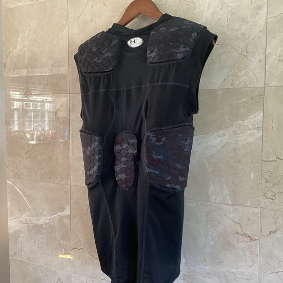 Under Armour Game Day Armour Camo 5-Pad Top – Size Large, Compression Protection - Picture 5 of 10